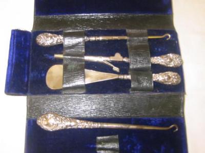 Appraisal: AN EDWARDIAN DRESSING SET comprising two matched shoe horns button