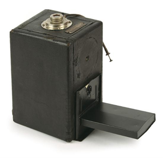 Appraisal: MANDEL-ETTE POSTCARD CAMERA MANDEL-ETTE POSTCARD CAMERA