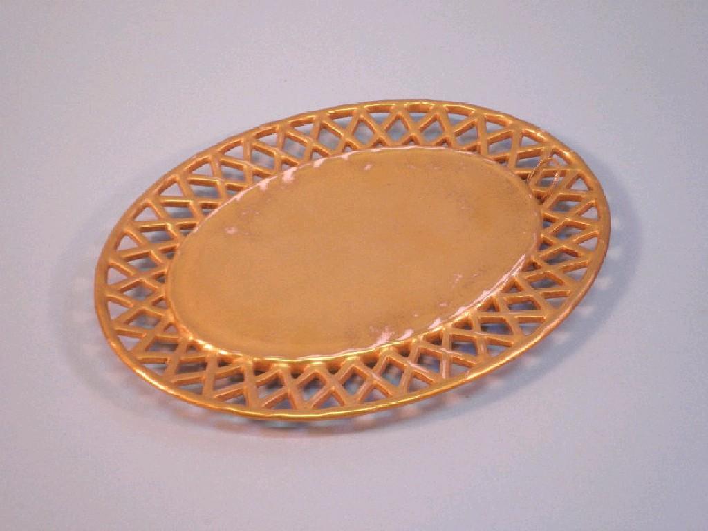 Appraisal: An early thC Derby porcelain oval gilt dish with a