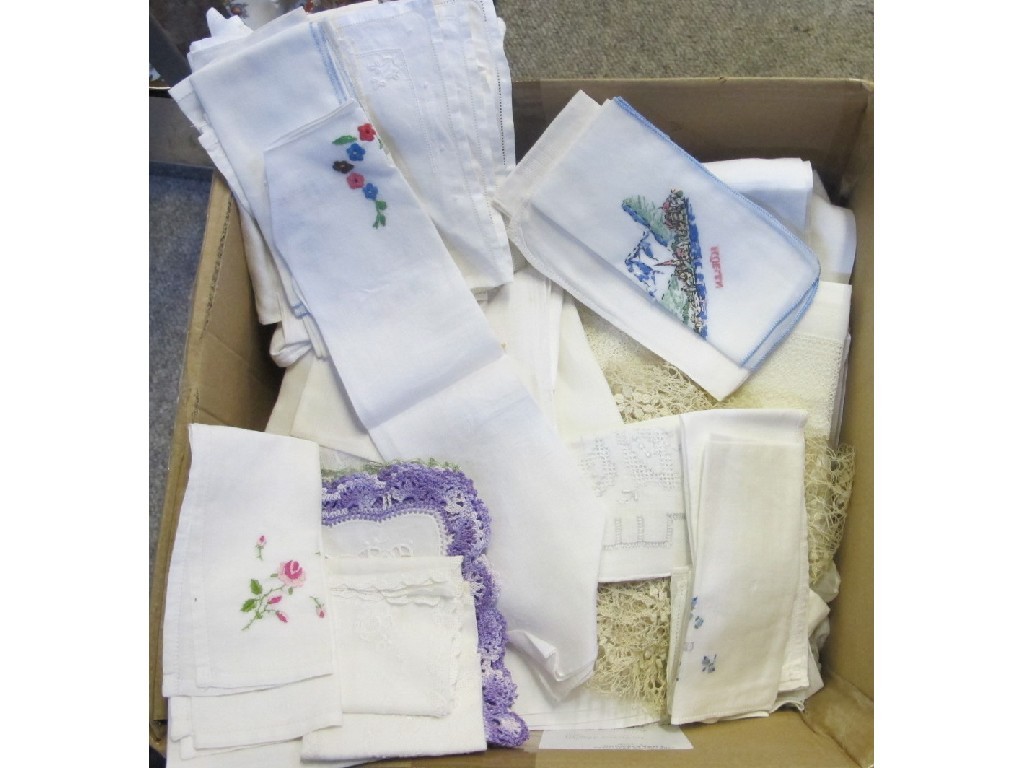 Appraisal: Box of table linen handkerchiefs etc