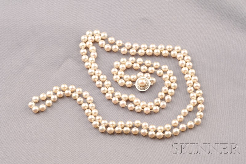 Appraisal: Cultured Pearl Necklace composed of off-white pearls with rose overtones