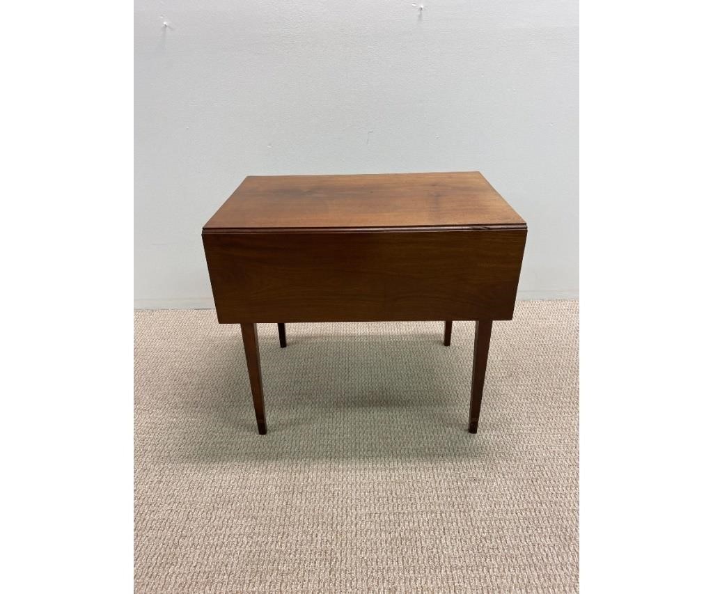 Appraisal: American Hepplewhite mahogany Pembroke table circa