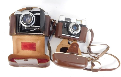 Appraisal: A Voigtlander Vitorete D camera with a Prontor lens cased