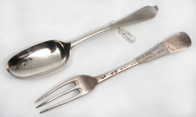 Appraisal: A QUEEN ANNE SILVER SPOON with bullnose finial marks for