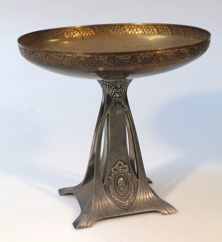 Appraisal: An early thC Art Nouveau comport the dished top with