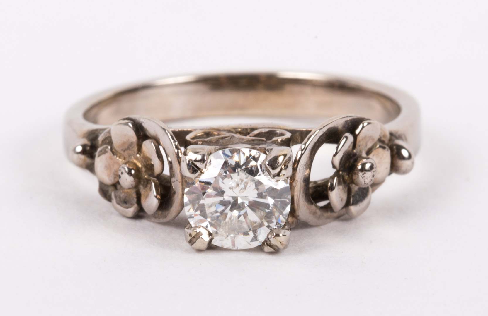 Appraisal: A Diamond Ring k white gold mounting contains a center