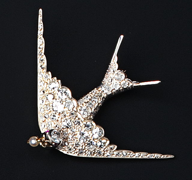 Appraisal: A DIAMOND SET SWALLOW BROOCH modelled with outstretched wings and