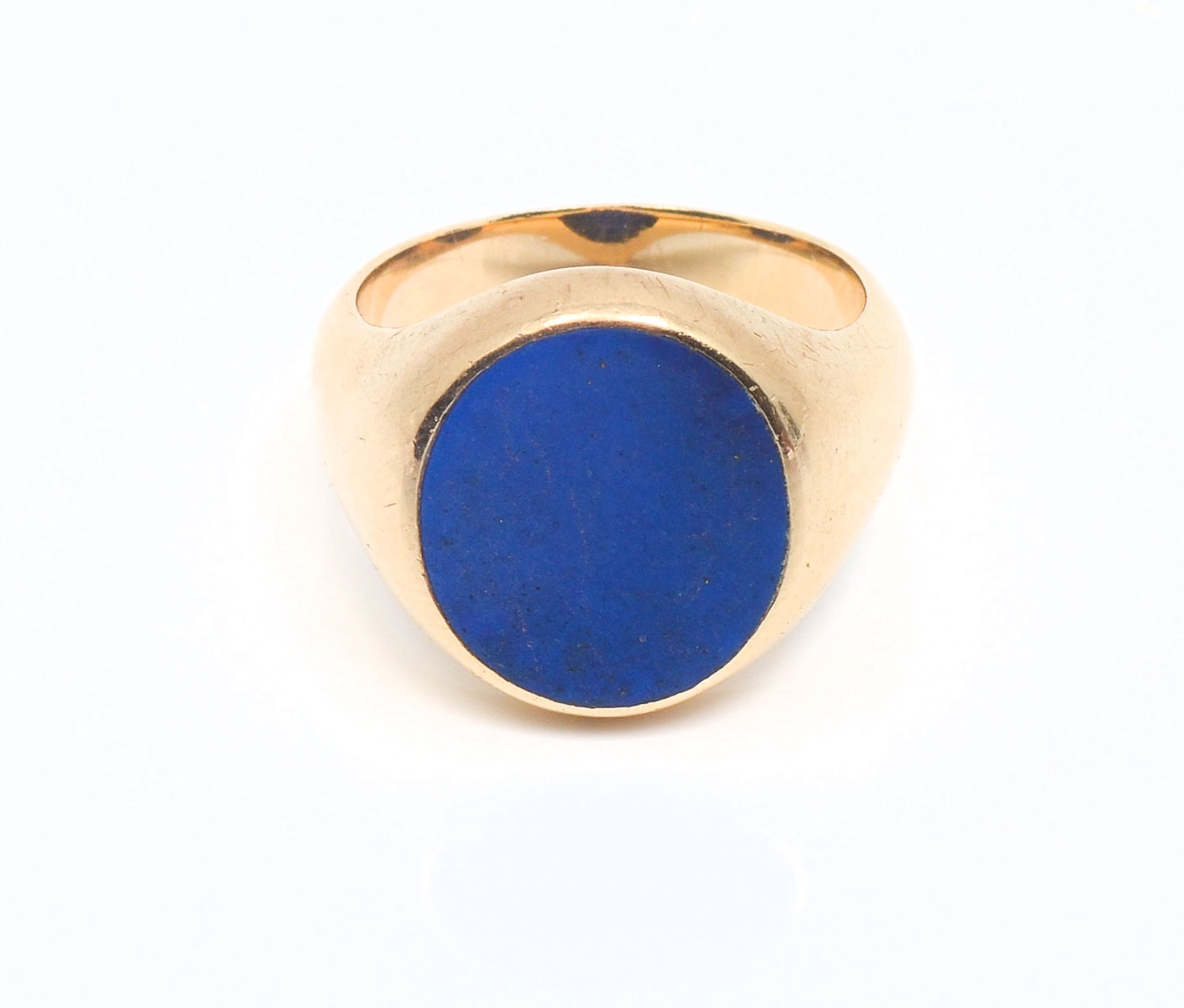 Appraisal: HANDSOME K OVAL LAPIS RING K yellow gold ring is