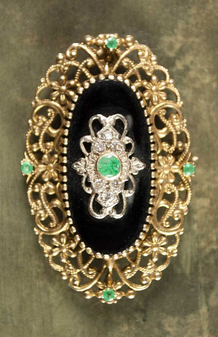 Appraisal: EMERALD AND BLACK ONYX PENDANT BROOCH k yellow gold with