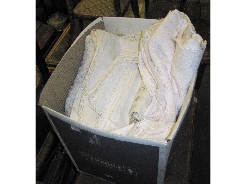 Appraisal: Box of linen and lace