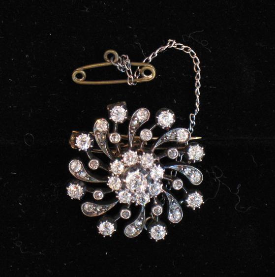 Appraisal: A DIAMOND-SET BROOCH the central round old-cut diamond in a