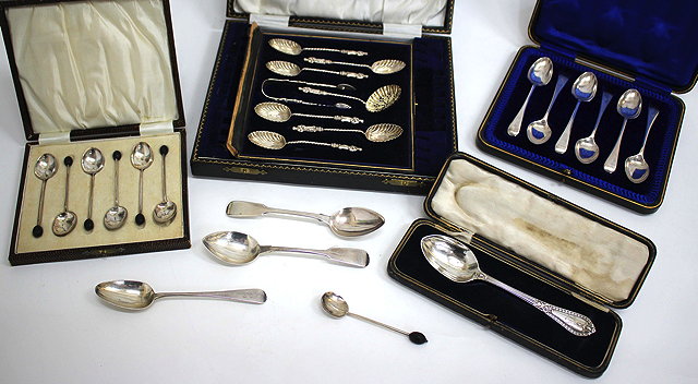 Appraisal: A CASED SET OF SIX SILVER COFFEE SPOONS a cased