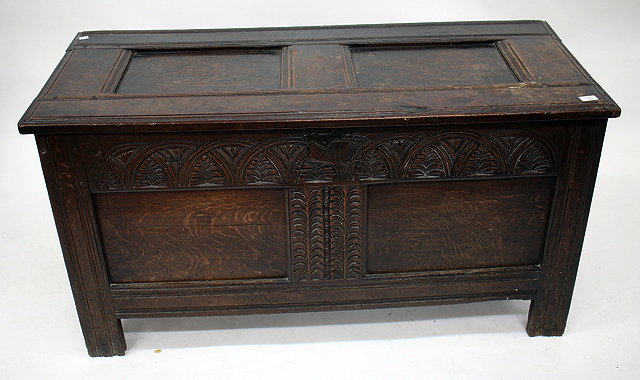 Appraisal: AN ANTIQUE OAK COFFER with panelled top front and sides