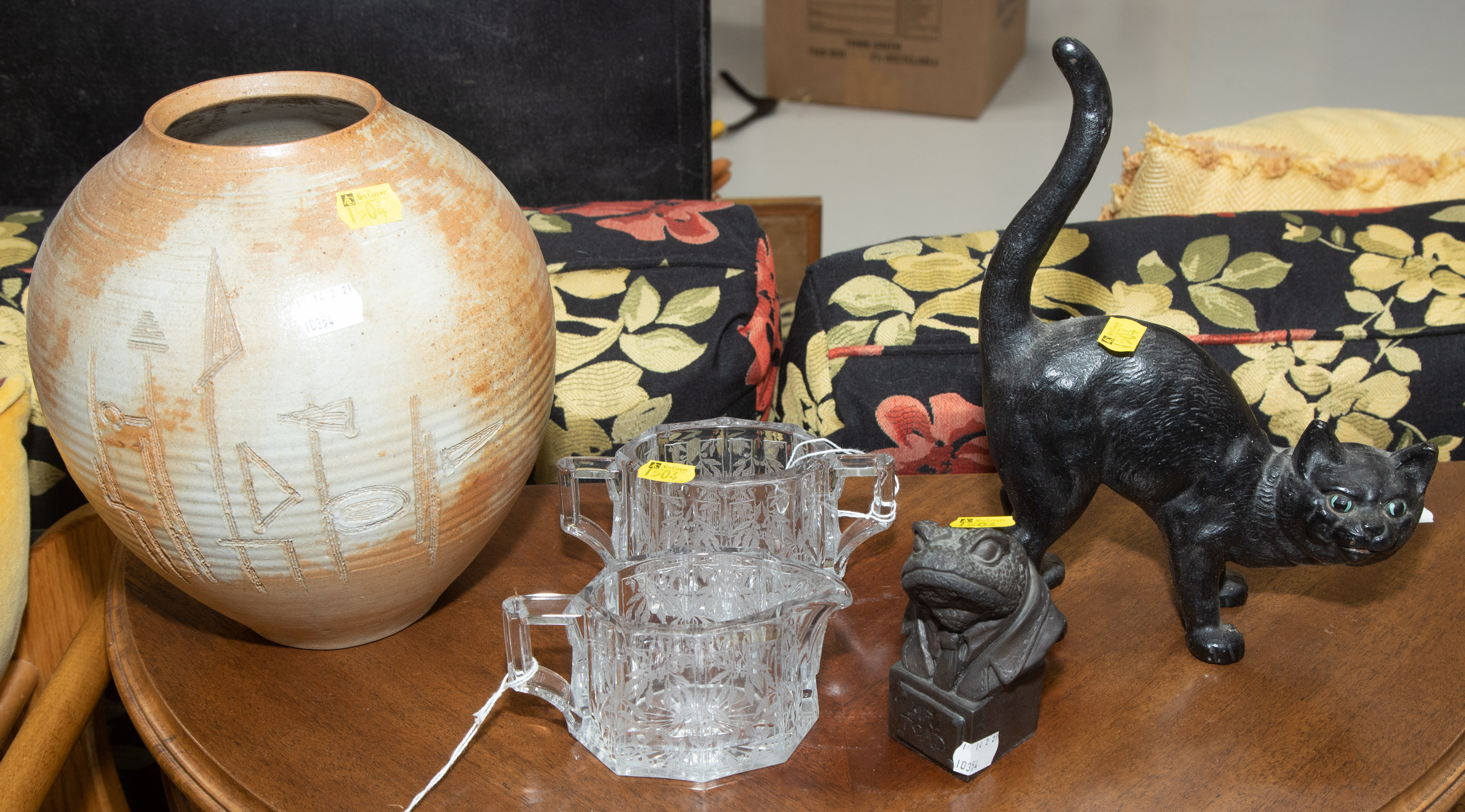 Appraisal: SELECTION OF COLLECTIBLES Includes Heisey etched glass creamer and sugar