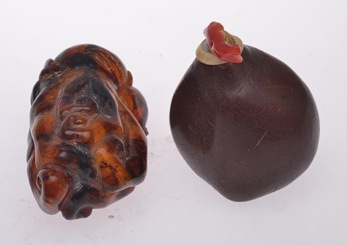 Appraisal: A NATURAL AMBER SNUFF BOTTLE TOGETHER WITH A NUT SNUFF