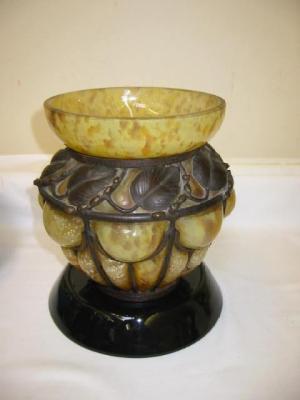 Appraisal: AN ART NOUVEAU STYLE YELLOW AND BROWN MOTTLED GLASS VASE