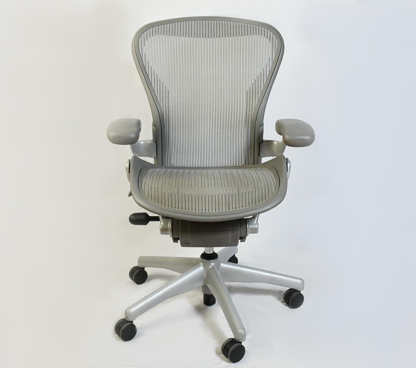 Appraisal: HERMAN MILLER AERON OFFICE CHAIR Medium size fully adjustable model