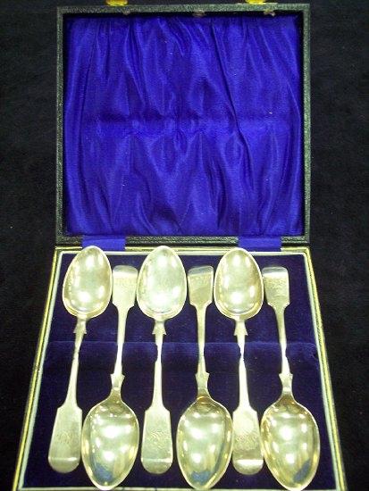 Appraisal: A set of six fiddle pattern teaspoons cased J D