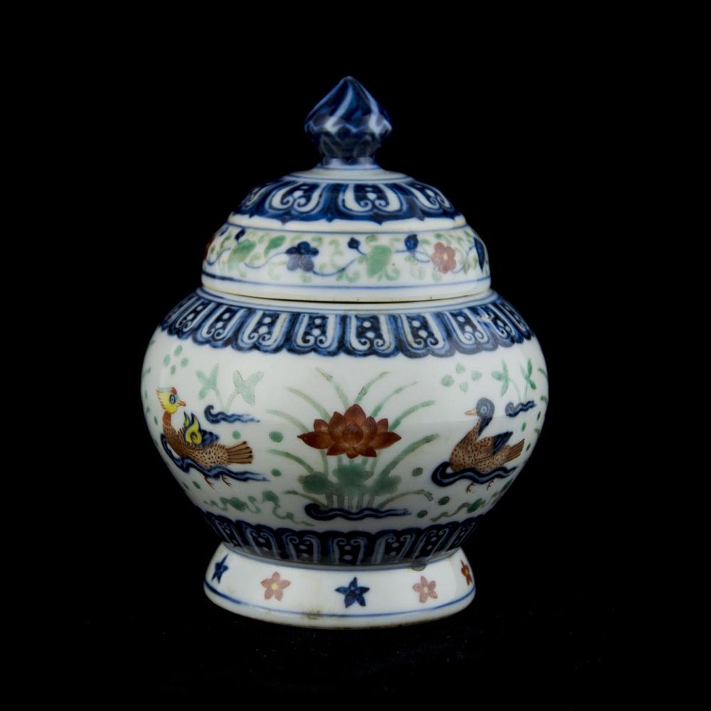 Appraisal: CHINESE DUCAI GLAZED PORCELAIN DUCKS COVERED URN A Chinese hand