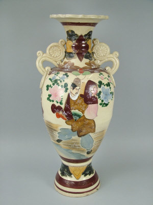 Appraisal: A Large Japanese Satsuma vase of baluster form with scrolling