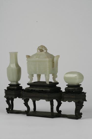 Appraisal: A MAGNIFICENT CHINESE WHITE JADE SCHOLARS OR ALTAR SET Qianlong