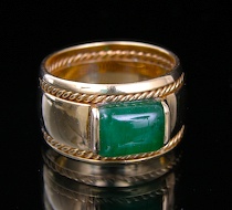 Appraisal: k Gold Emerald Cabochon Stone Men's Ring A handsome k