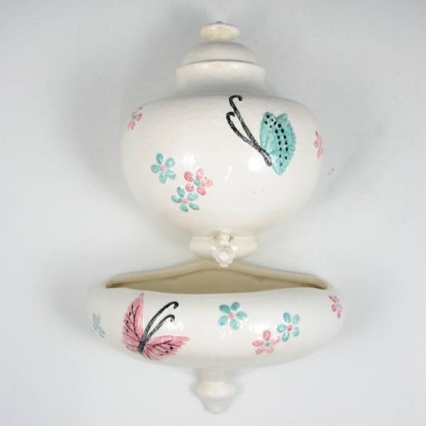 Appraisal: Hull Butterfly B B Lavabo Set - Mint Butterfly lavabo