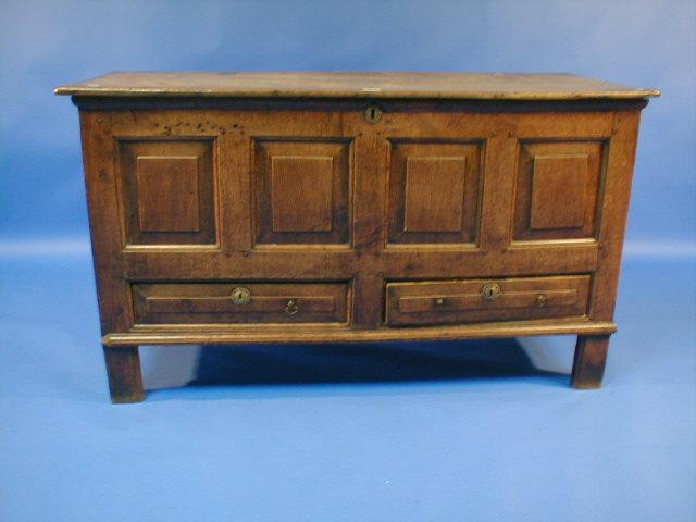 Appraisal: An early thC oak mule chest with plain top over