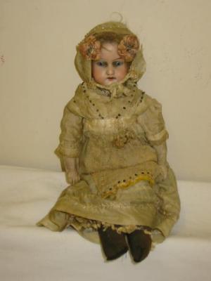 Appraisal: An Armand Marseille bisque shoulder head doll with fixed blue