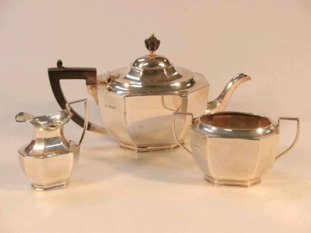 Appraisal: An early George V silver three-piece tea service of irregular