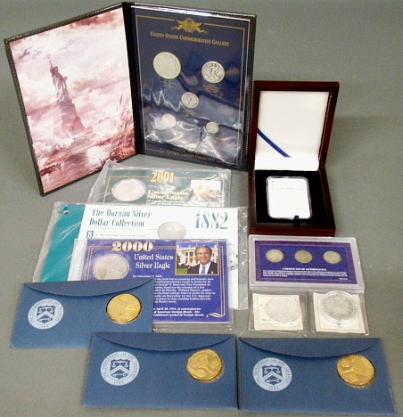 Appraisal: - Three American Bicentennial commemorative medals booklet of early th