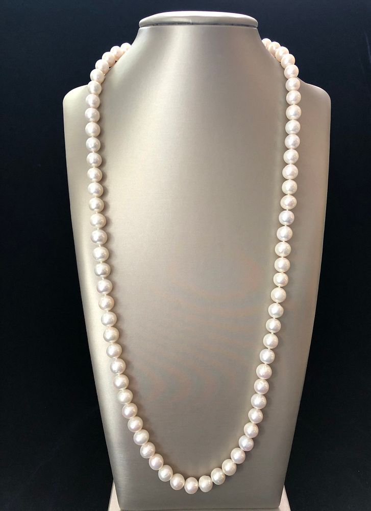 Appraisal: White Fresh Water Pearl Necklace with k Yellow Gold Starfish