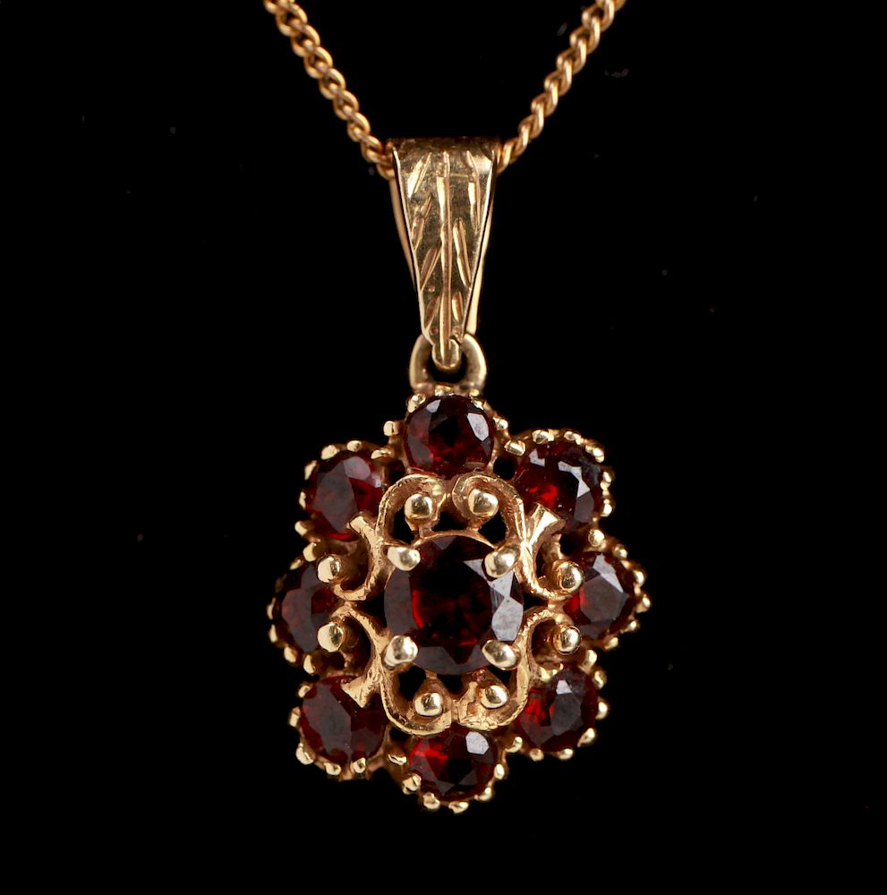 Appraisal: K Yellow Gold Garnets Pendant Necklace K yellow gold and