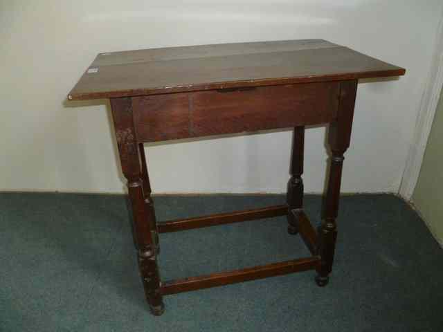 Appraisal: A TH CENTURY OAK SIDE TABLE fitted with single frieze