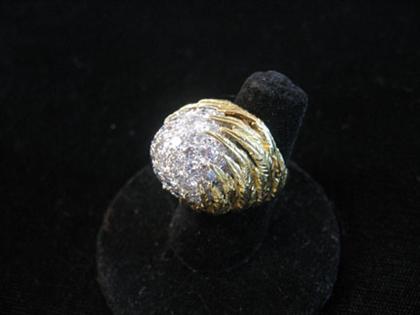 Appraisal: karat yellow gold and diamond dinner ring Feather motif setting