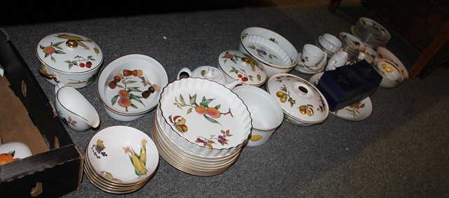 Appraisal: A COLLECTION OF ROYAL WORCESTER EVESHAM PATTERN including dinner plates