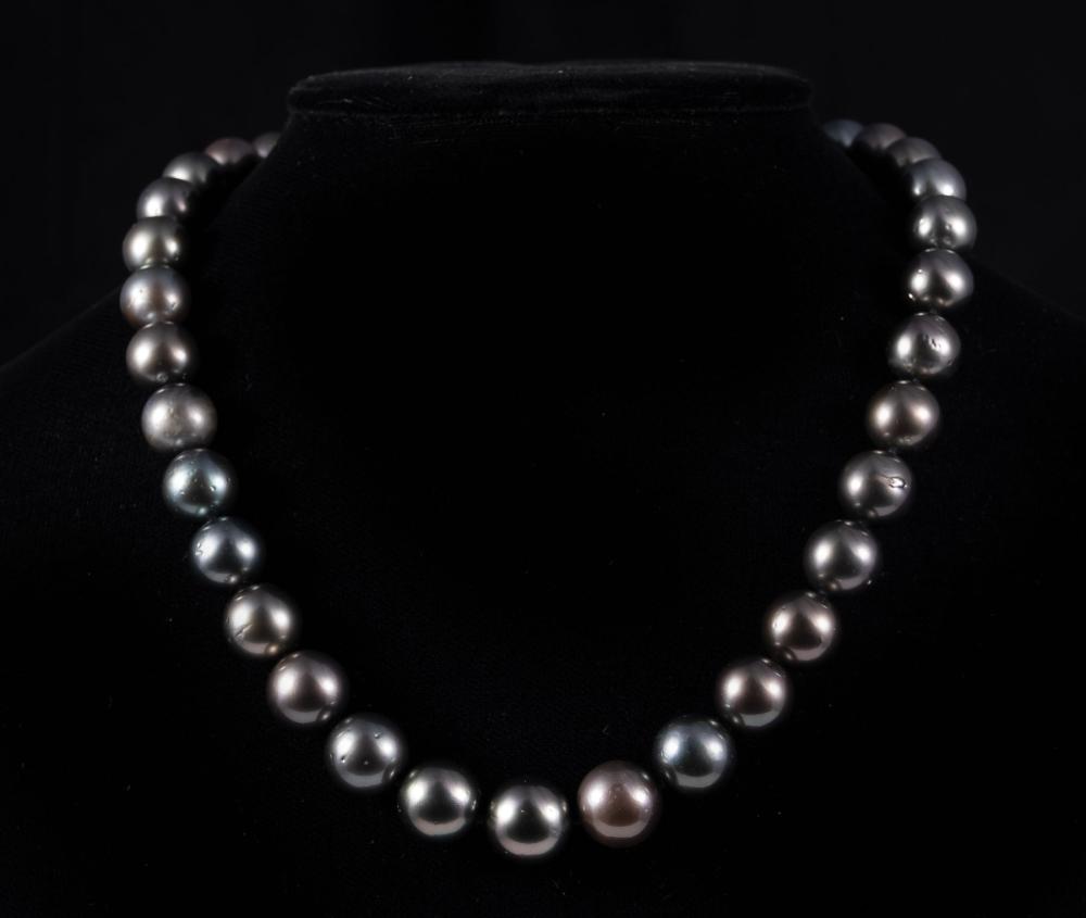 Appraisal: Tahitian Pearl Necklace round Dark Gray cultured pearls - mm