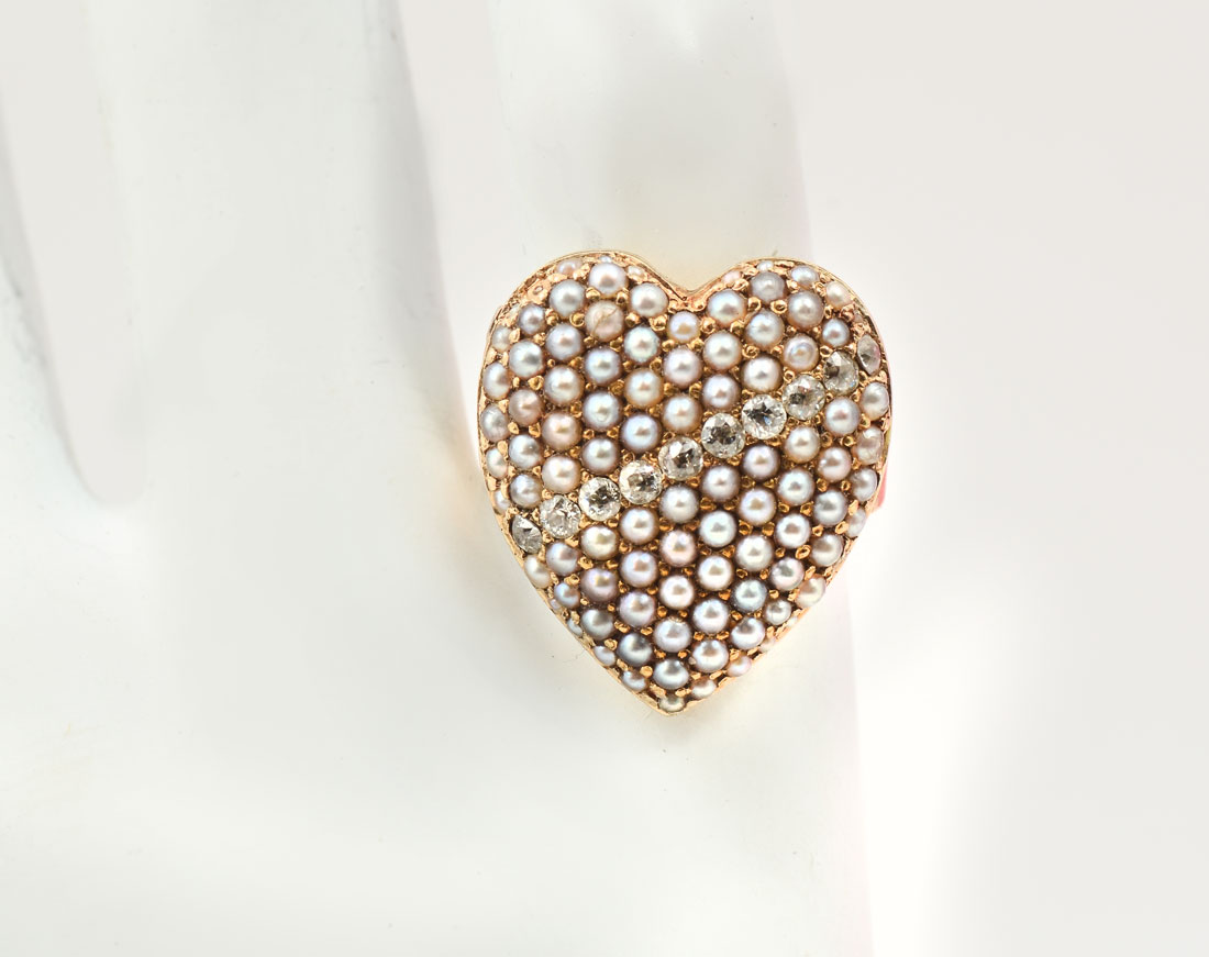 Appraisal: K PEARL DIAMOND HEART RING K yellow gold pearl and