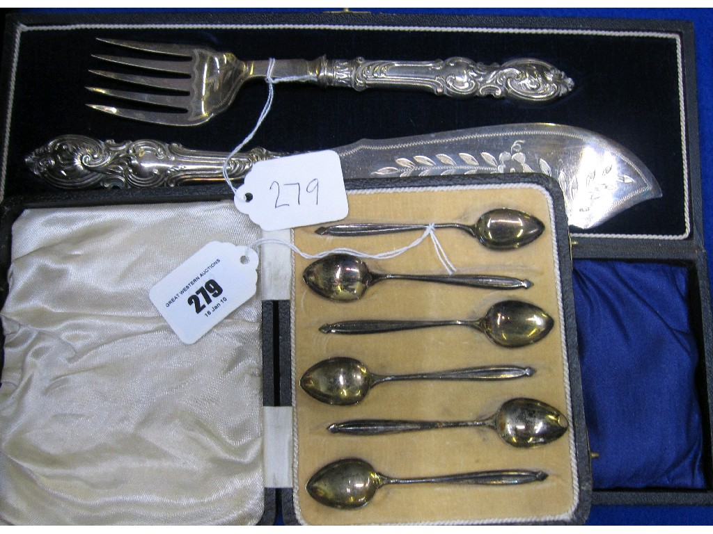 Appraisal: Lot comprising cased set of fish servers and a set