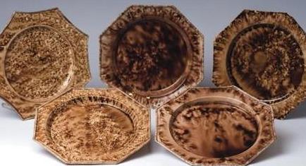 Appraisal: FIVE STAFFORDSHIRE CREAMWARE TORTOISESHELL-GLAZED OCTAGONAL PLATES CIRCA - Four with