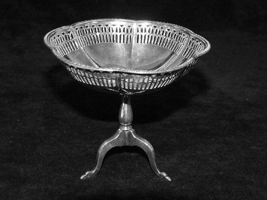 Appraisal: An octafoil sweetmeat dish with pierced border raised on a