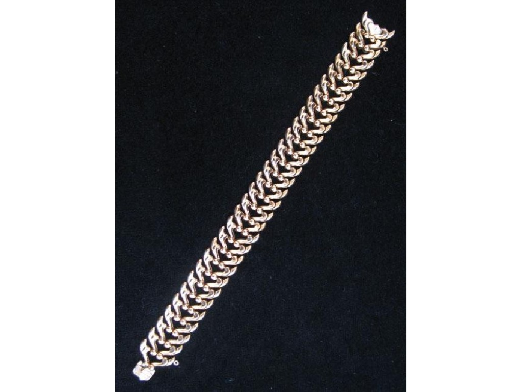 Appraisal: A YELLOW GOLD LADY'S BRACELET each link forming an Art