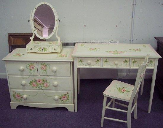 Appraisal: A painted pine dressing table fitted three drawers and raised