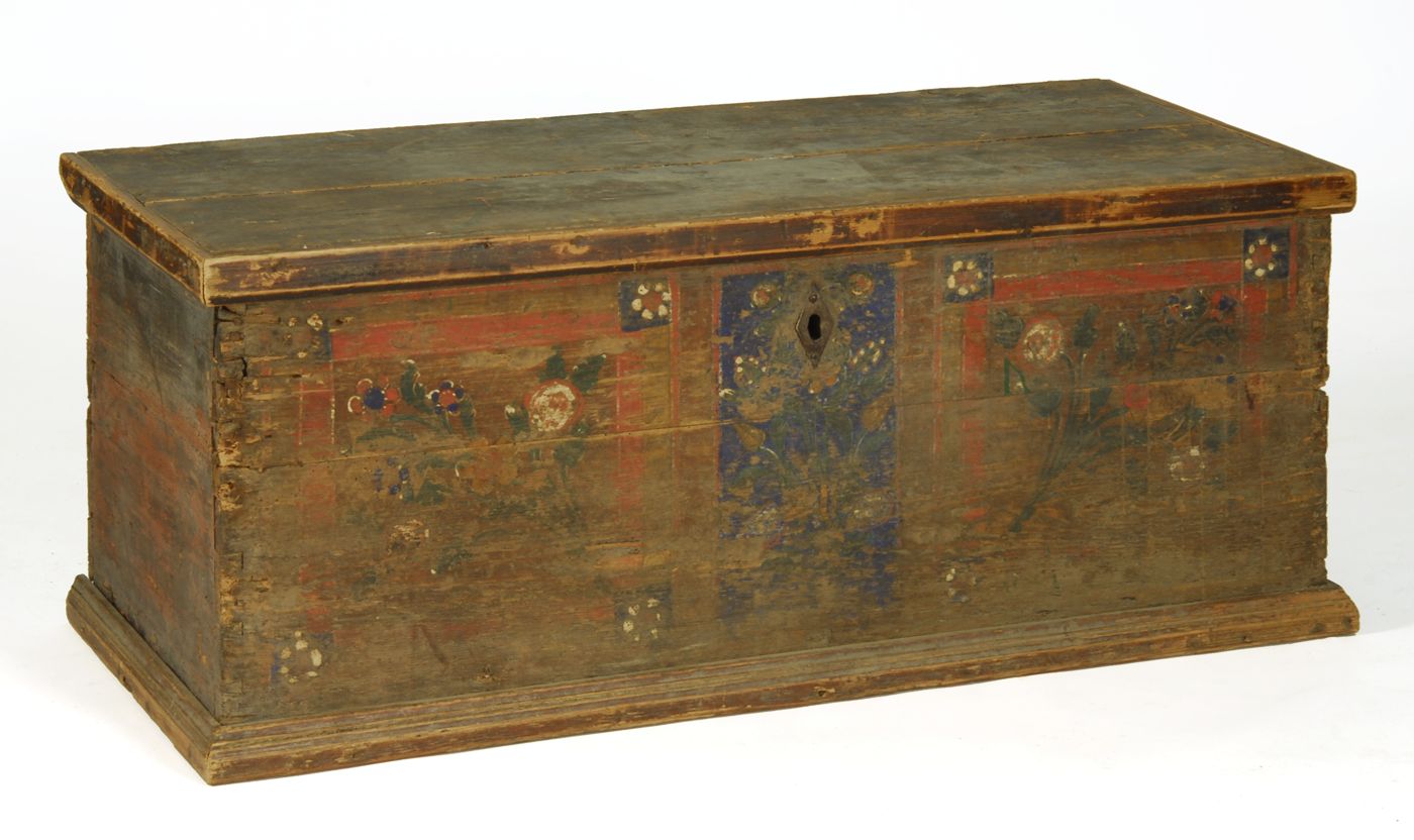 Appraisal: SCANDINAVIAN PAINTED WOODEN LIFT-TOP CHEST Early th CenturyWith dovetail construction