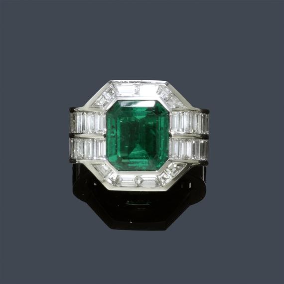 Appraisal: AN EMERALD AND DIAMOND RING E LOOSLI circa White gold