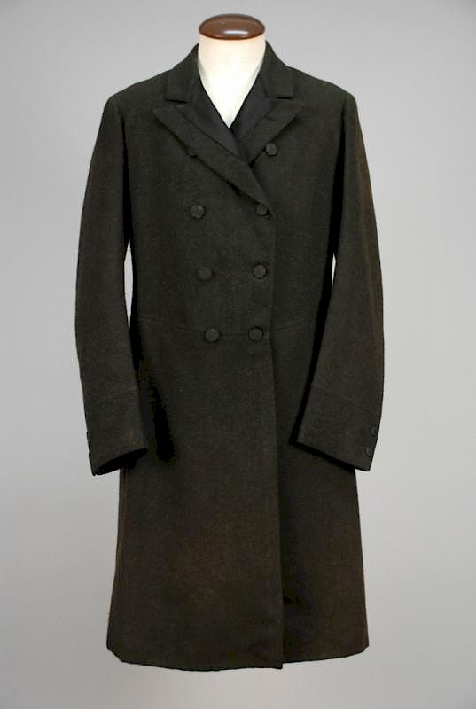 Appraisal: GENTS BROOKS BROTHERS EDWARDIAN COAT Black wool with extended lapel