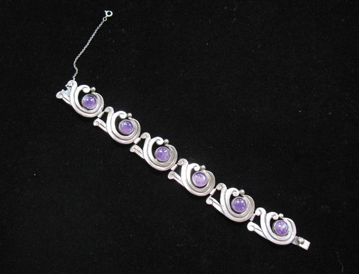 Appraisal: A SILVER BRACELET of open form each scrolling link set