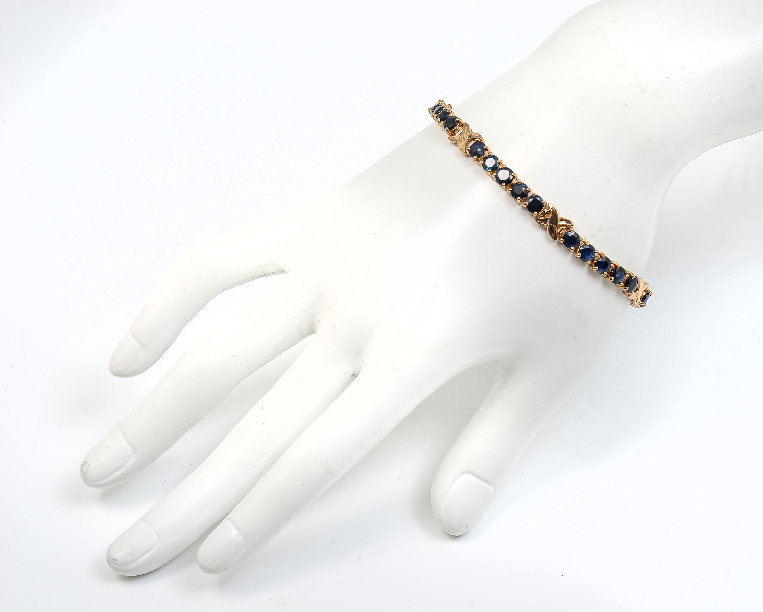 Appraisal: K CTW SAPPHIRE BRACELET K yellow gold bracelet is set