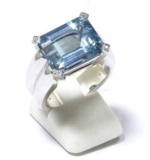 Appraisal: AQUAMARINE AND DIAMOND RING G BELIN White gold Casual-elegant band