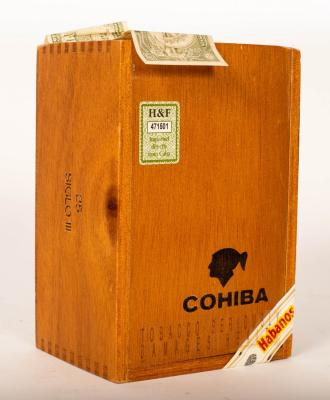 Appraisal: An opened complete cabinet of twenty-five Cohiba Siglo III Havana